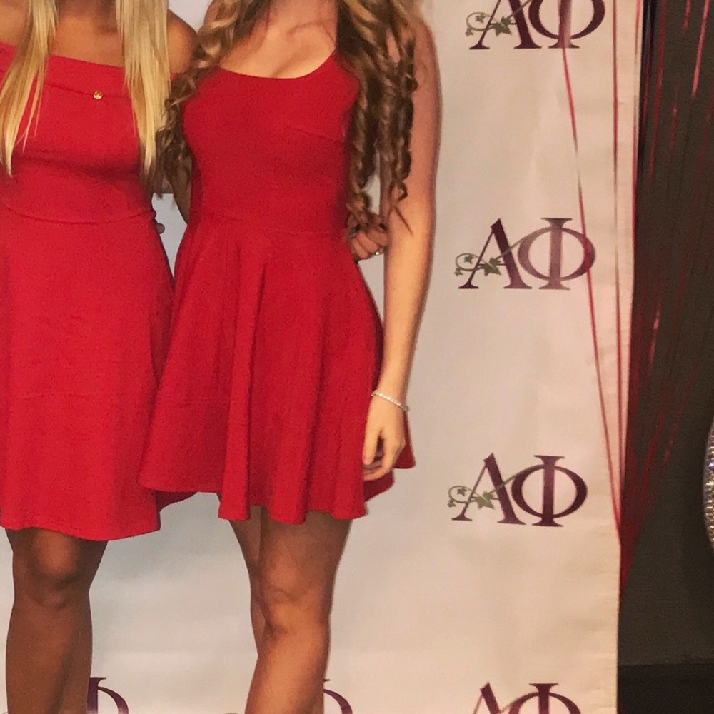 Lulu’s red dress